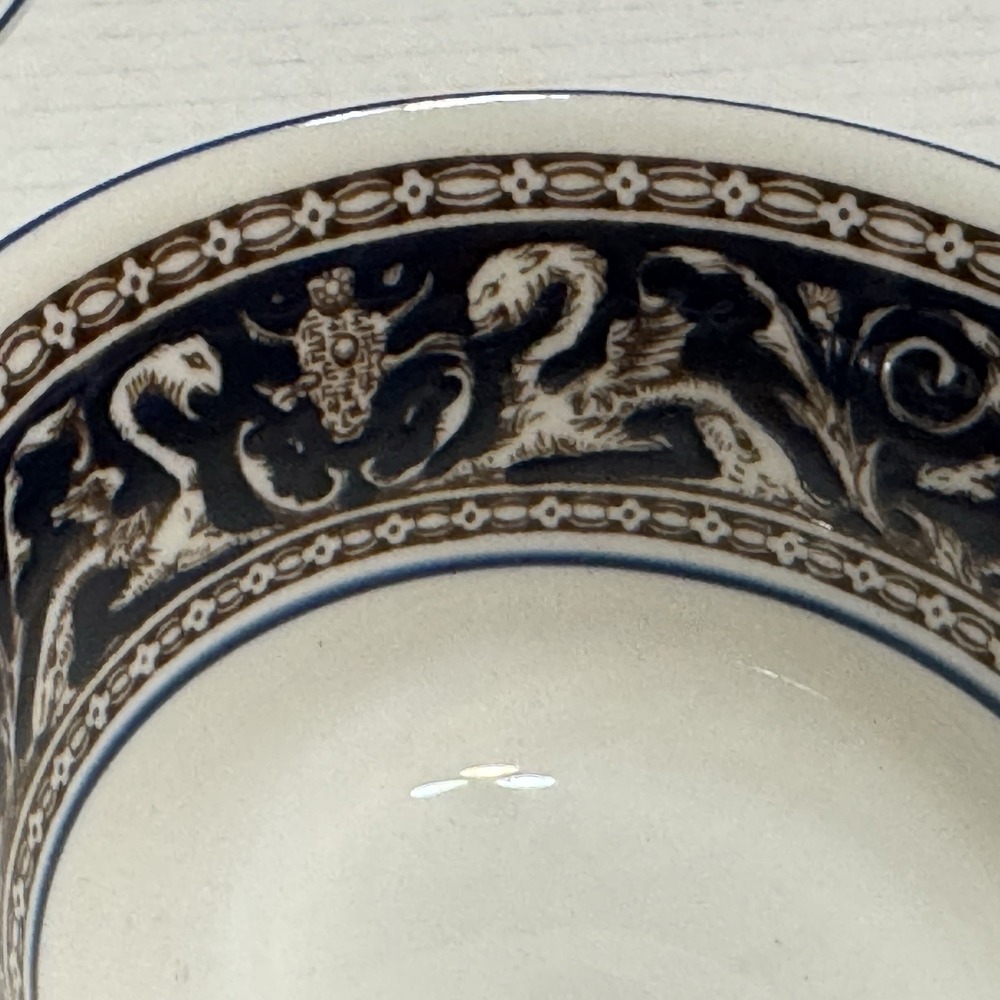 Set 2 Wedgwood Florentine Tea Coffee Cups Mugs Griffin Dark Navy Blue W1956 Vtg - Picture 5 of 8